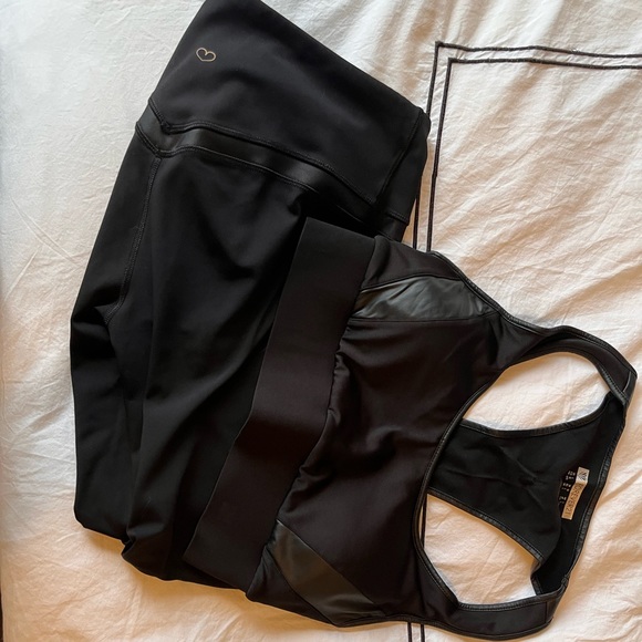 Athleisure Set (M/L) - Picture 2 of 8